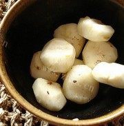 诱人的粟米马蹄珍珠丸子做法图解2)