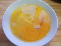可口的韭菜鸡蛋水晶饺做法图解6)
