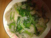口味极佳的菠菜炒粉丝