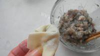 芳香四溢的鲜虾馄饨做法图解5)