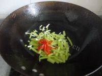 家常菜芹菜回锅肉做法图解4)