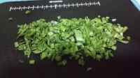 满口清香的韭菜鸡蛋饼做法图解2)