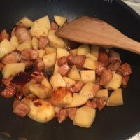 诱人的土豆烧肉的做法图解八