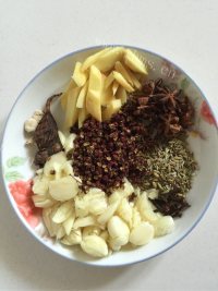 色泽鲜亮的麻辣兔肉做法图解5)