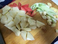 家常菜土豆炖鸡块做法图解3)