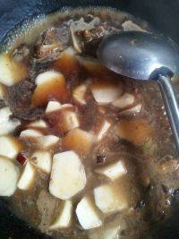 家常菜土豆炖排骨