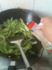 简单的素炒芹菜做法图解6)