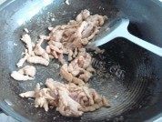 让人怀念的茄子炒肉做法图解1)