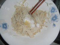 家常菜金针菇拌黄瓜做法图解5)