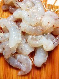 美味的香酥虾球做法图解2)
