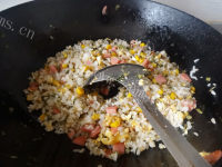 营养可口的玉米香肠雪菜炒饭做法图解8)