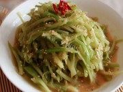 美味的凉拌莴笋丝做法图解3)