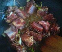 家常土豆芸豆炖排骨做法图解3)