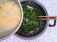 自制芹菜叶鸡蛋饼做法图解4)