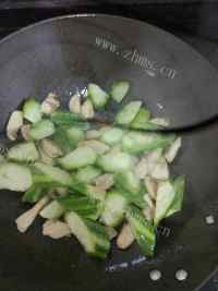鸡胸肉炒丝瓜做法图解4)