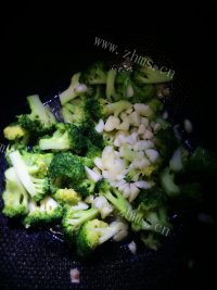 好吃的蒜蓉西兰花做法图解9)