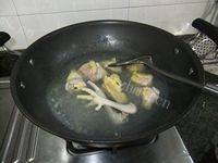 家常猴头菇炖老鸡汤做法图解5)