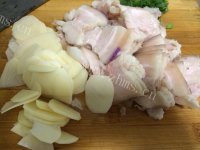 家常菜土豆回锅肉做法图解3)