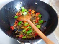 家庭版酸豆角炒肉做法图解8)