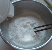 美味的白菜猪肉馅饼做法图解2)