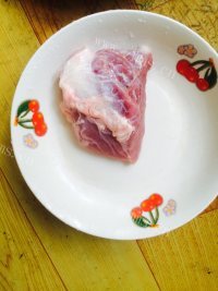 家常菜莲藕炒肉做法图解1)