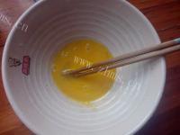 美味的紫薯鸡蛋饼做法图解4)