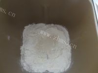 自制香肠面包做法图解2)
