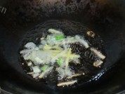 家常菜里脊肉烧茄子做法图解6)