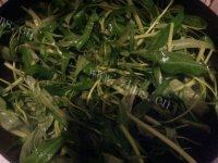 色味俱佳的蒜蓉空心菜做法图解3)