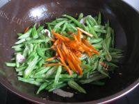 简易版-四季豆炒肉做法图解5)