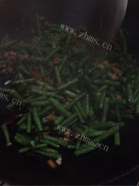 诱人的干煸豆角做法图解8)