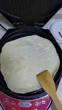 美味的鸡蛋挂饼做法图解4)