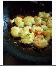 美味的椒盐敲扁迷你土豆