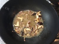 美味可口的香菇西兰花炒肉丝做法图解6)