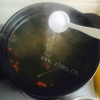 枸杞叶排骨汤做法图解8)