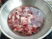 家常菜土豆烧牛肉做法图解3)