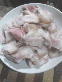 家常菜梅菜干炒五花肉做法图解1)