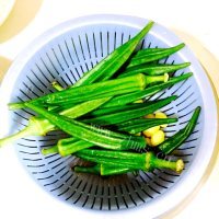 香喷喷的凉拌银杏秋葵做法图解3)