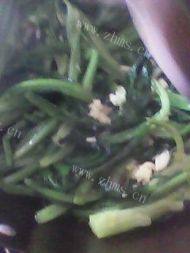 喷香的素炒油麦菜