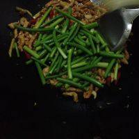 家常菜蒜苔炒肉丝