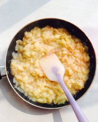 可口的桃子冰皮月饼做法图解11)
