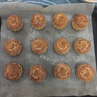 自制蛋黄莲蓉月饼