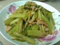 家常菜芹菜炒肉片