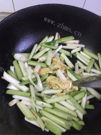 家常菜蒜苗鸡蛋做法图解6)