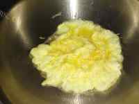 妈妈做黄瓜炒鸡蛋的做法图解三
