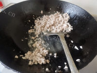 美味咸菜虾米包做法图解4)