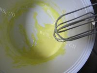 色泽鲜亮的柏林花环饼干做法图解4)