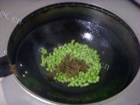 家常菜咸菜炒毛豆做法图解2)