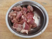 色泽鲜亮的胡萝卜炖羊肉做法图解1)