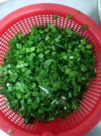 色味俱佳的猪肉韭菜饺子做法图解3)